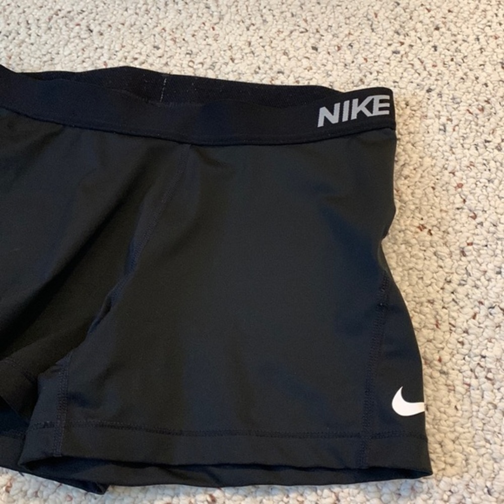 Nike dry fit compression shorts. Black. L.